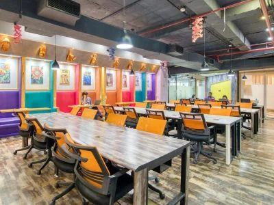 Managed office floor with 60 seats